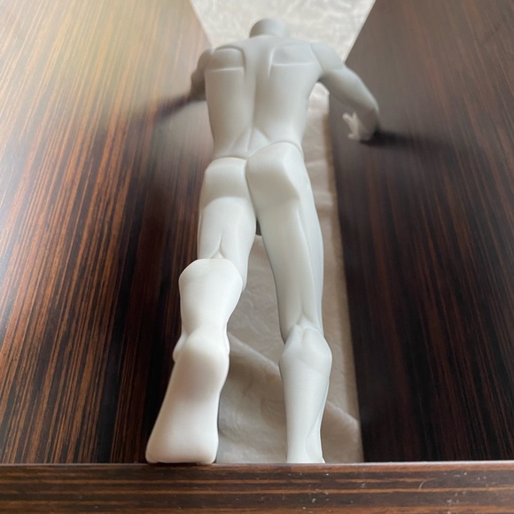 RETIRED 2008 ‘WIDER LLADRO’ PORCELAIN FIGURINE-Item#01011898 - Picture 13 of 15